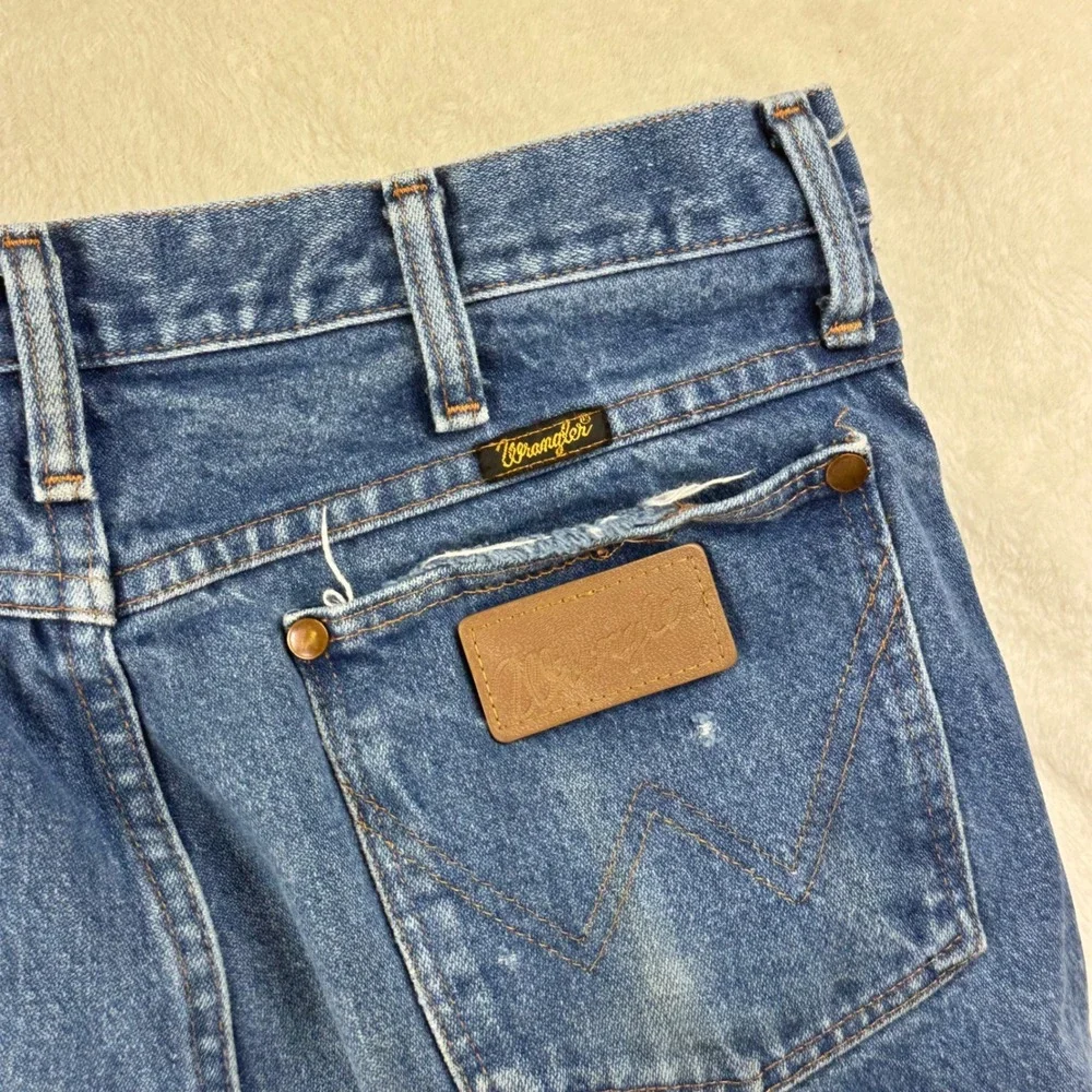 Wrangler Jeans Mens Regular Fit 31x32 Blue Denim Cowboy Cut Distressed Cotton